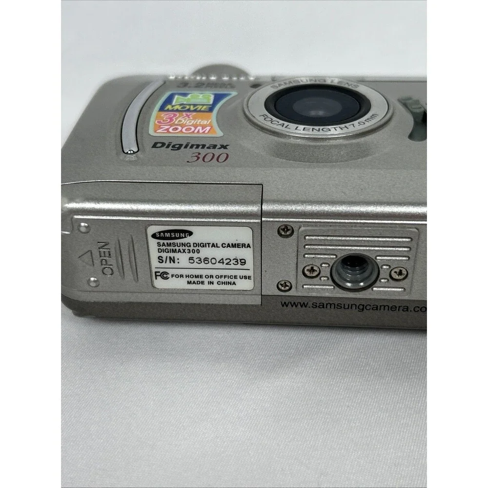 Samsung Digimax 300 Digital Camera 3.2mp 3x Zoom Grey W/ Wrist Strap